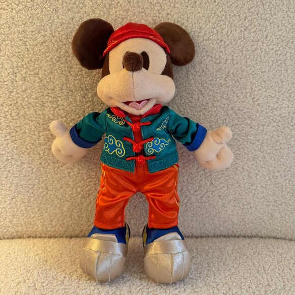 NWOT! Set of 2 Authentic Hong Kong Disneyland 2024 Mickey & Minnie Mouse Plushie - Picture 2 of 12